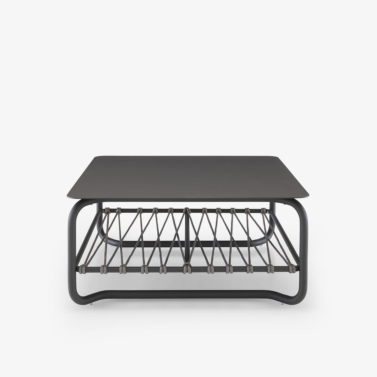 Table basse outdoor Valmer Cinna en aluminium laqué charbon avec tressage en corde grise, vue de face