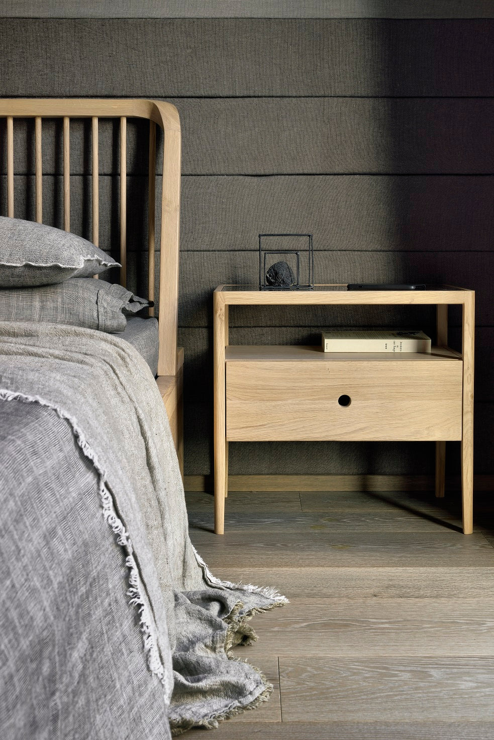 Table de chevet Spindle – ambiance