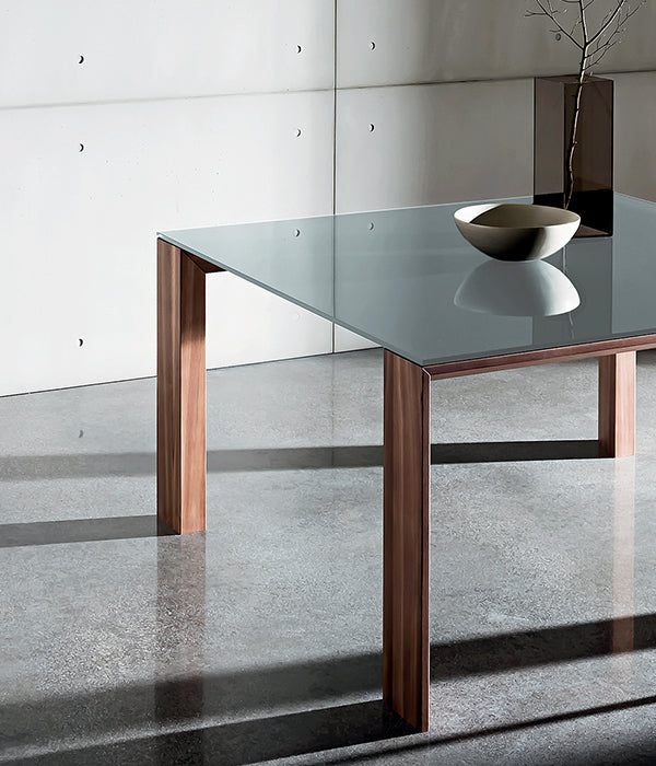 TORONTO - Table