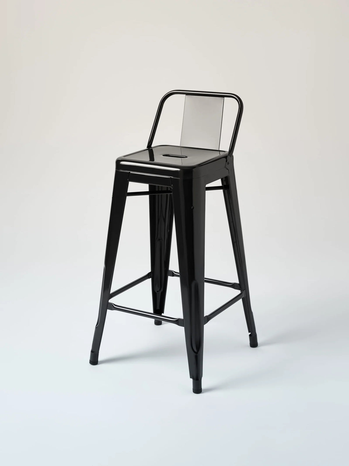 Tabouret petit dossier H65cm
