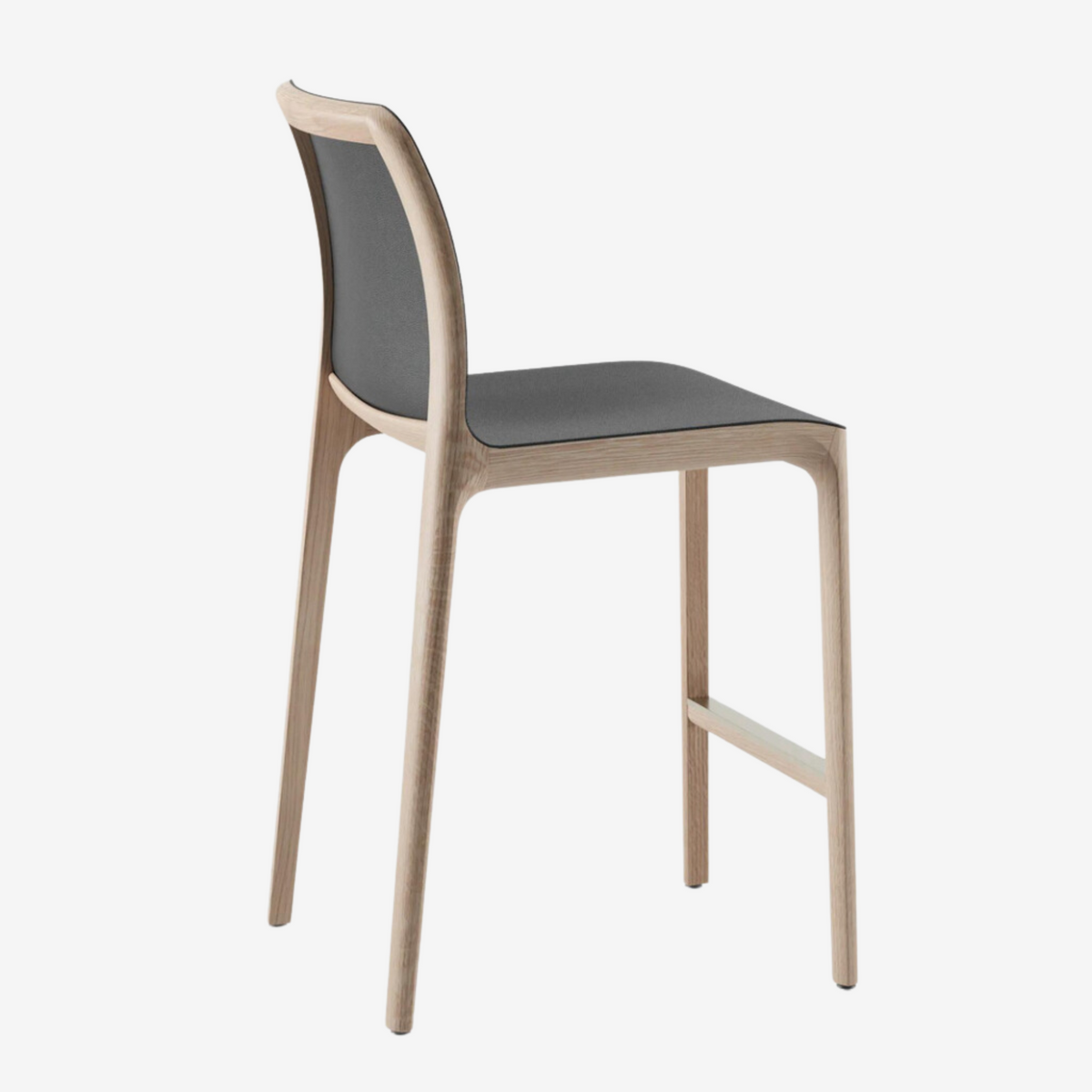 Tabouret de bar Invito Artisan en chêne massif avec assise en cuir noir, vue de dos
