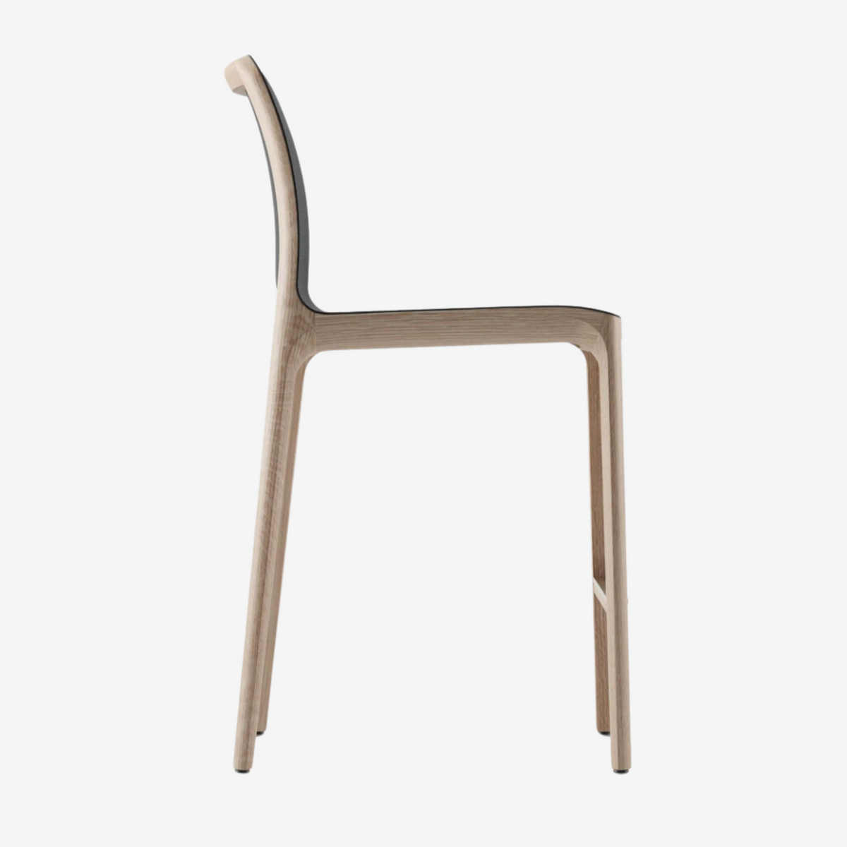 Tabouret de bar Invito Artisan en chêne massif et cuir, vue de profil