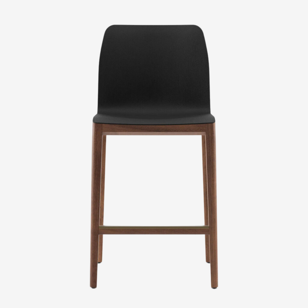 Tabouret de bar Invito Artisan en noyer massif et cuir noir, vue de face