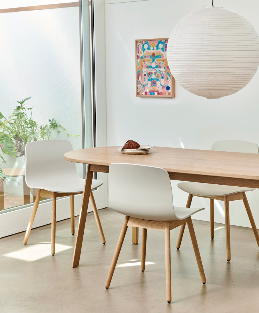 Table Triangle Leg HAY