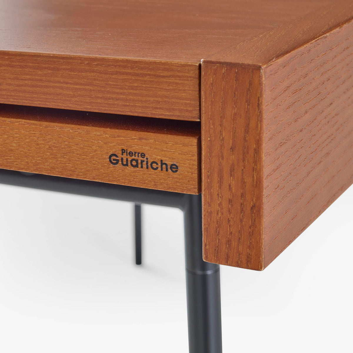 125 - Table de repas extensible frêne teinté guariche
