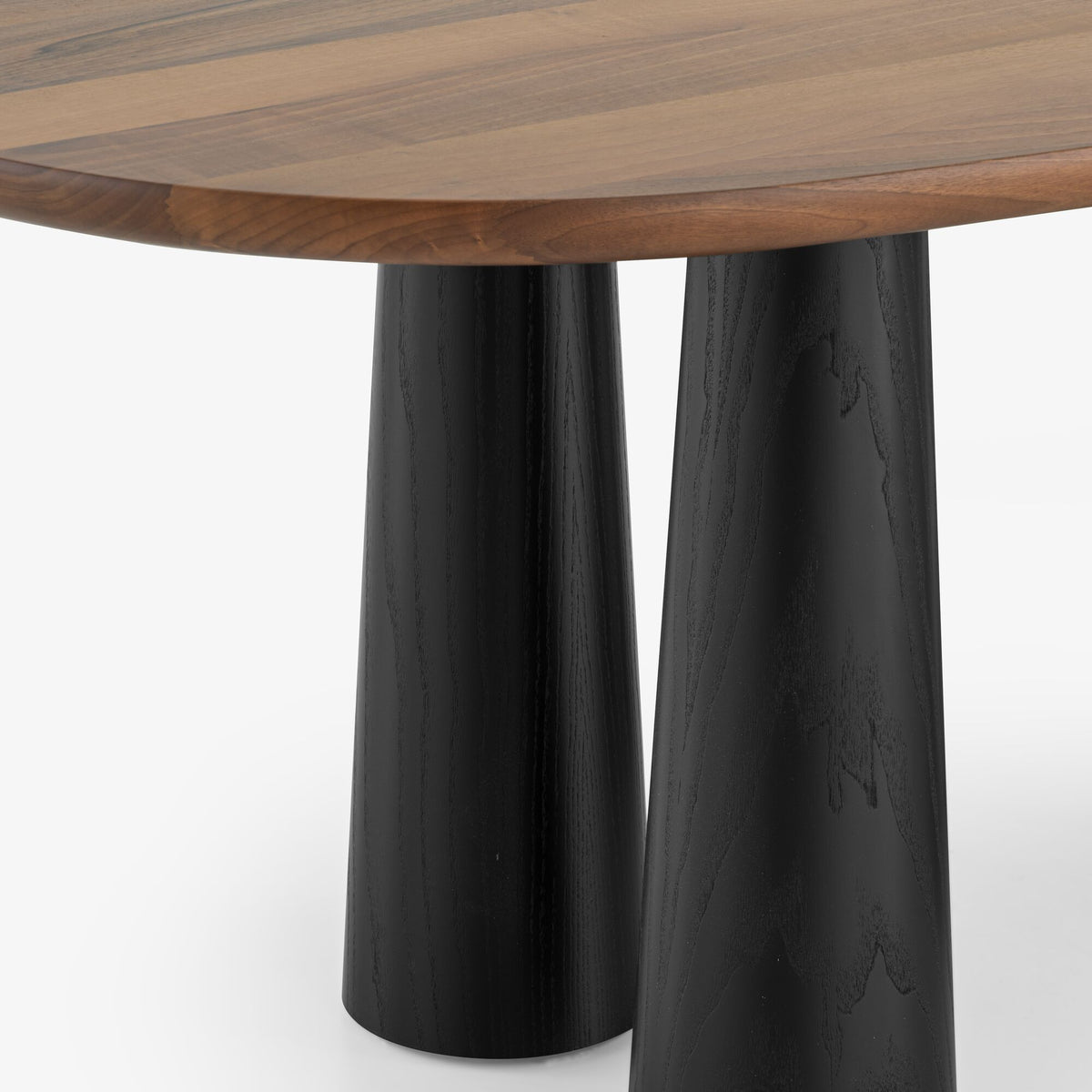HASHIRA - Table de repas noyer piétement frêne teinté noir (réf. 4339)