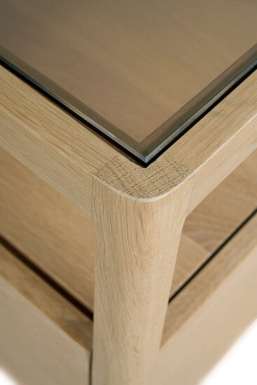 Table de chevet Spindle – détail
