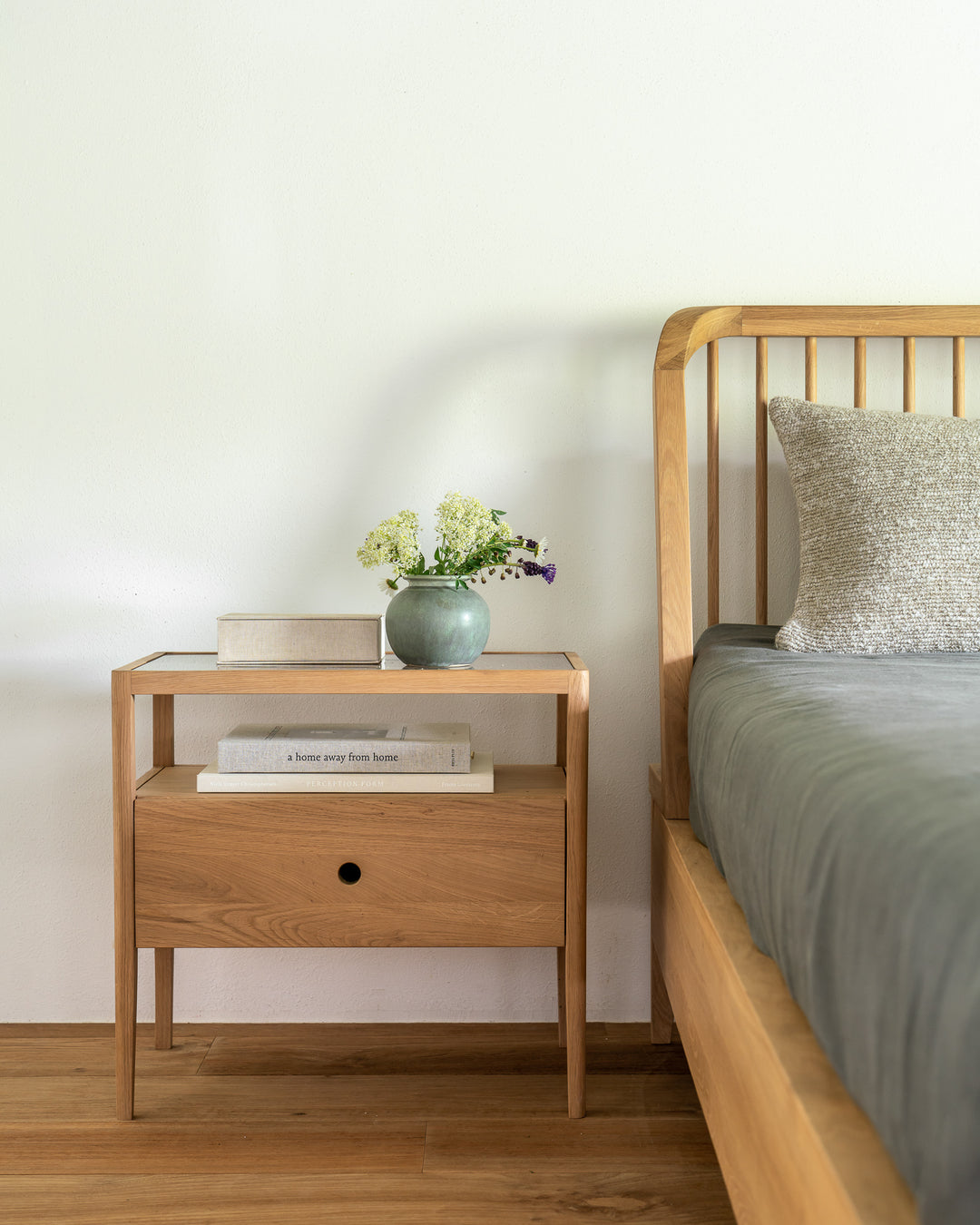 Table de chevet Spindle – ambiance
