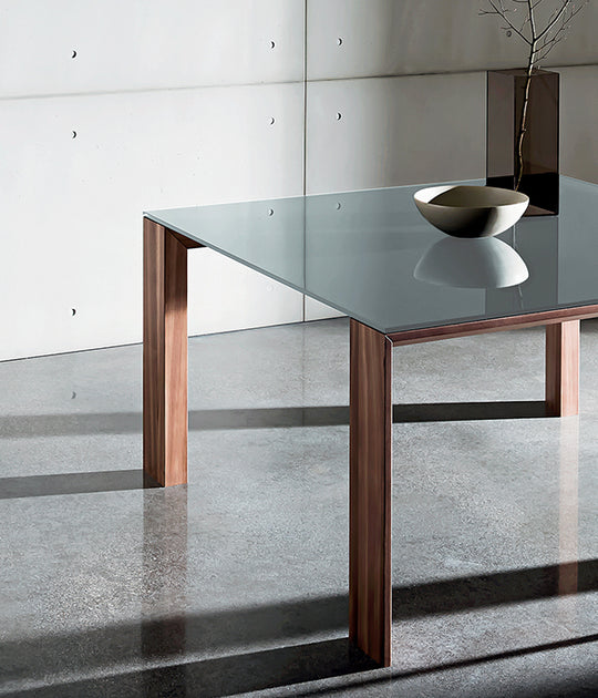 TORONTO - Table