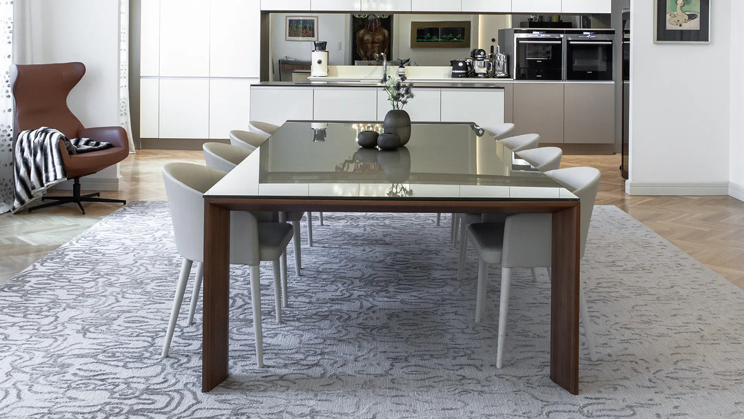 TORONTO - Table