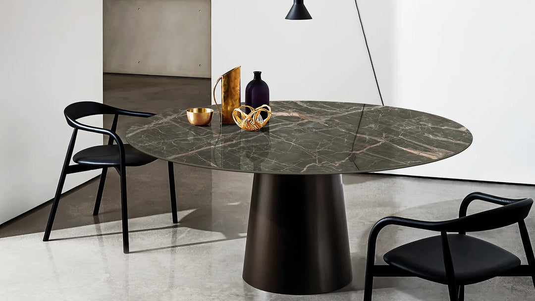 TOTEM SHAPED - Table