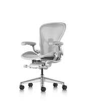Chaise de bureau Aeron ergonomique et confortable, tissu mineral base aluminium poli