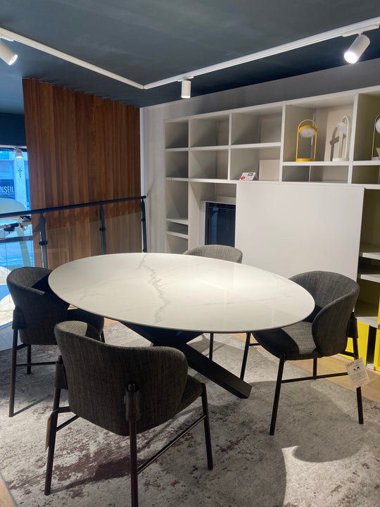 AIKIDO - Table ovale / Modèle d'exposition