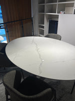 AIKIDO - Table ovale / Modèle d'exposition