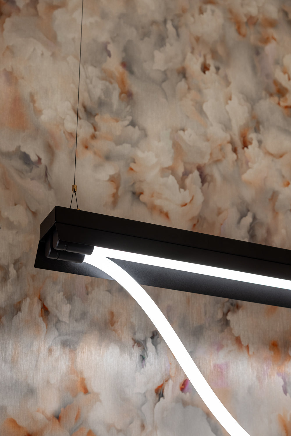Suspension Tubelight