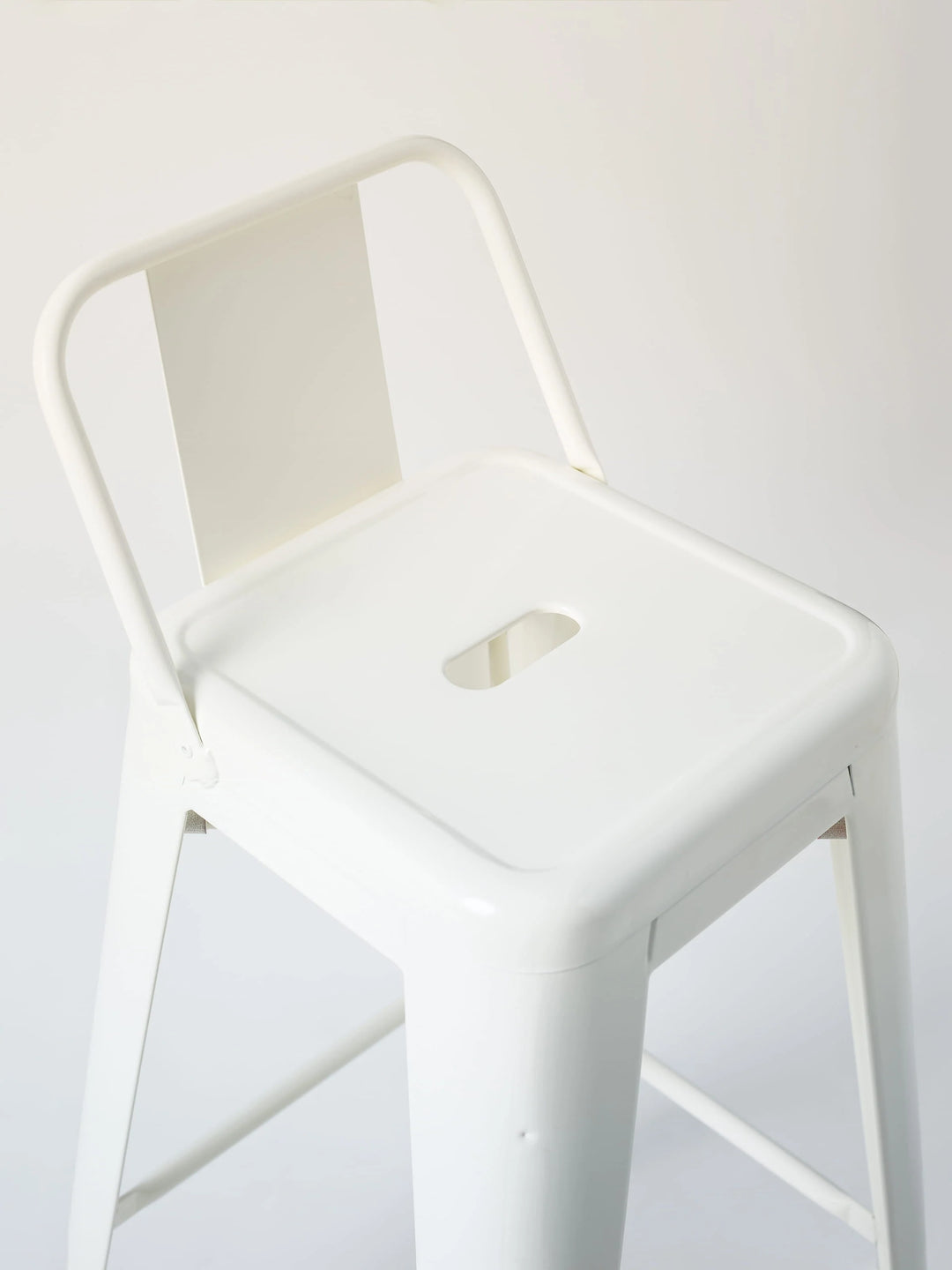 Tabouret petit dossier H65cm