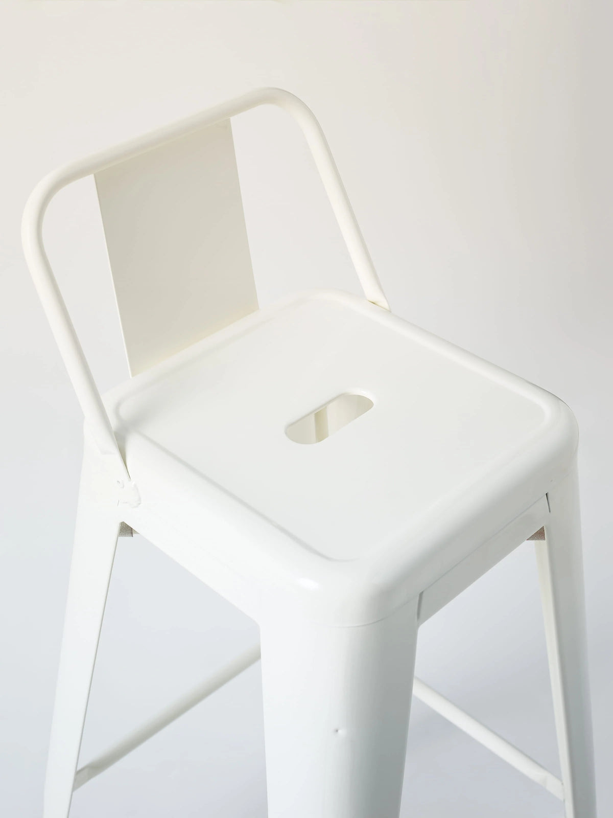 Tabouret petit dossier H65cm