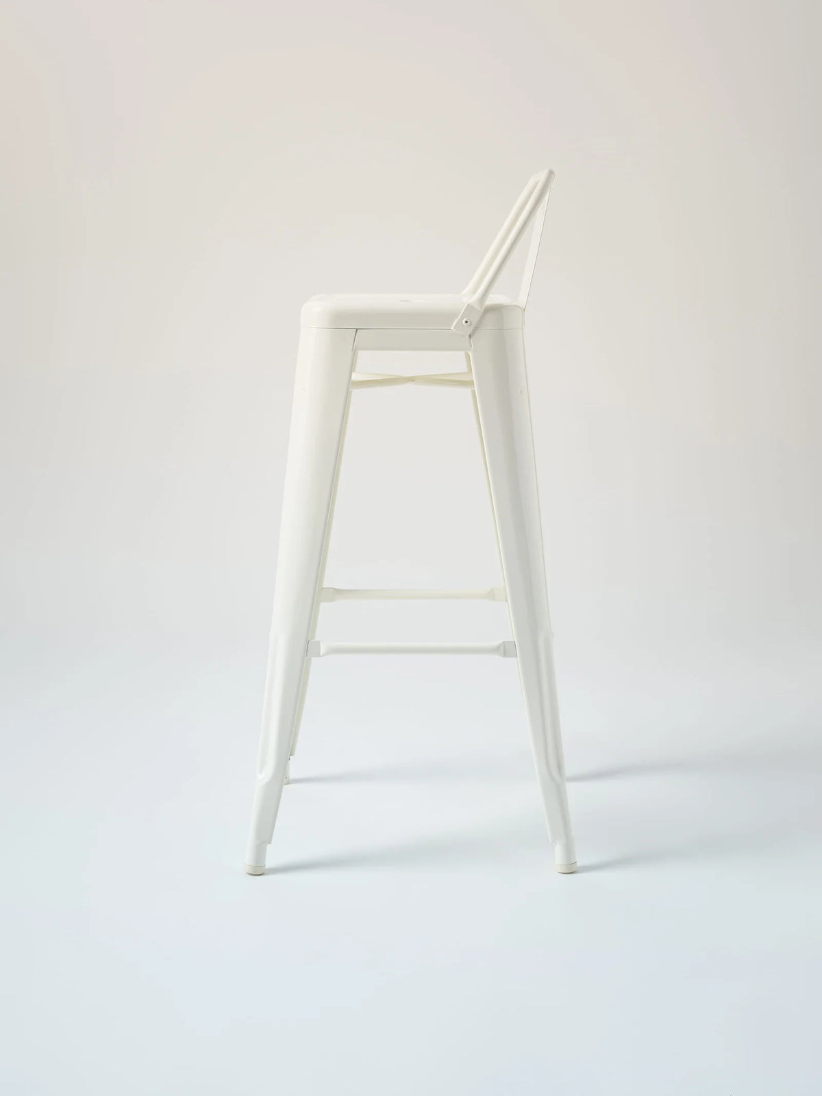Tabouret petit dossier H75cm