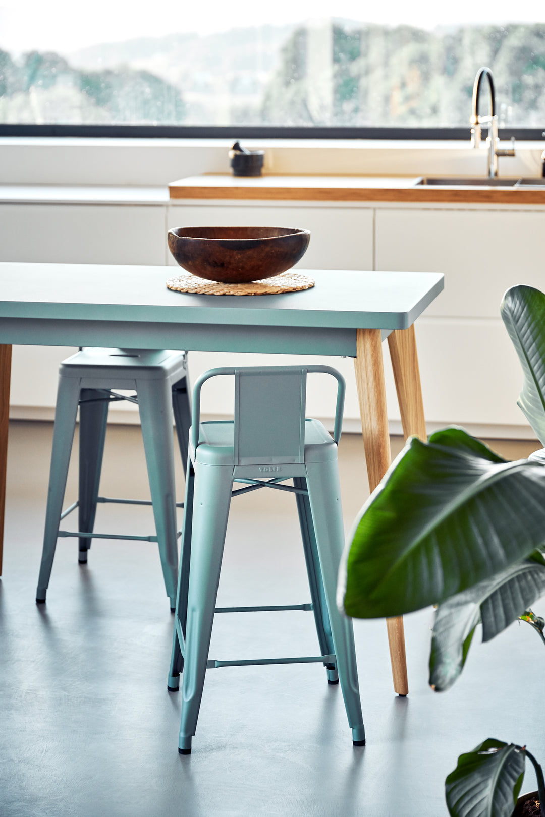 Tabouret petit dossier H65cm